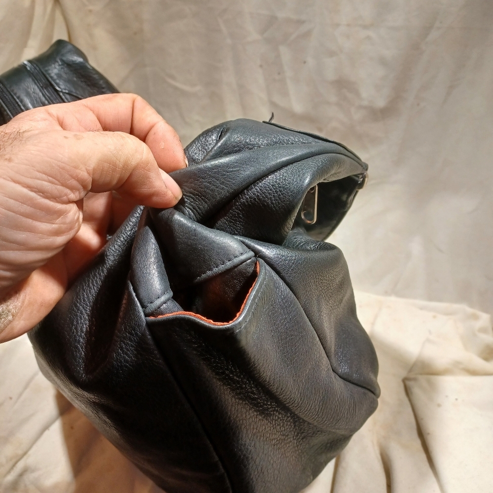 Coronado Leather Conceal Carry Messenger Bag - Picture 8 of 12